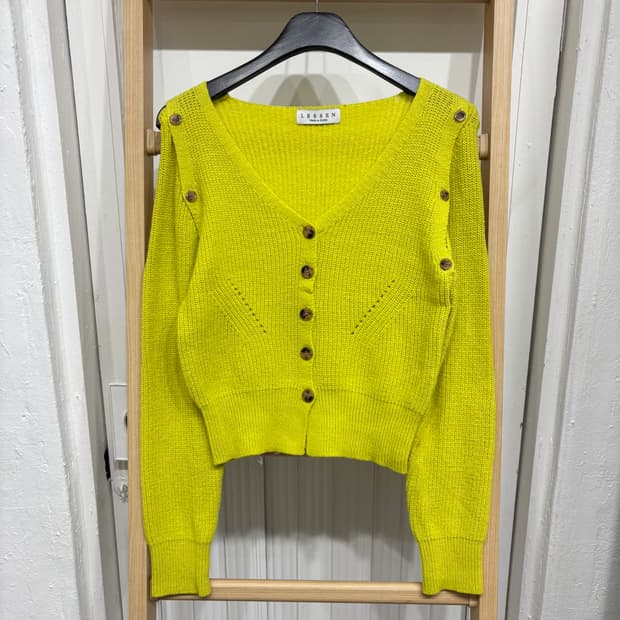 [새상품] 어깨트임 브이넥 코튼 니트