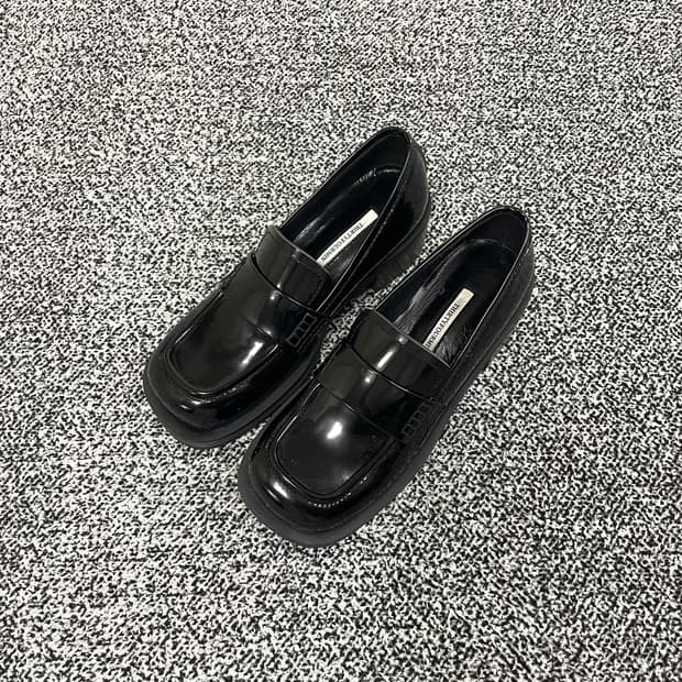 빈티지9. 써티포민 터커로퍼 유광블랙 카우레더