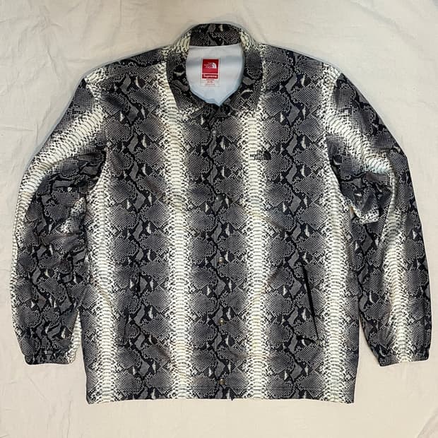 슈프림 x 노스페이스 스네이크스킨 코치자켓