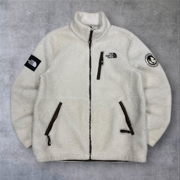 노스페이스 화이트 컬러 스몰 로고 쉐르파 자켓