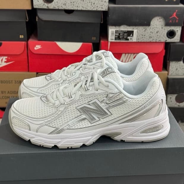 뉴발란스 740v2 화이트 실버 메탈릭