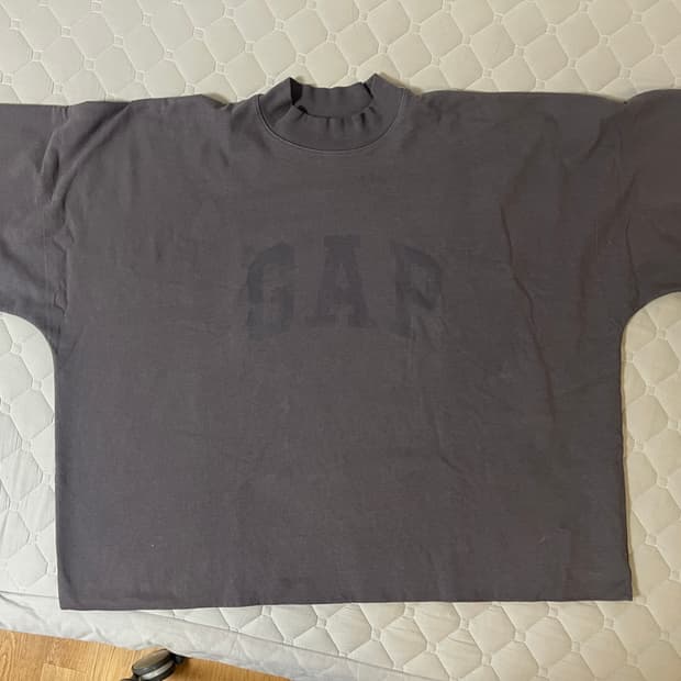  M 이지갭 발렌시아가 도브 노 심 티셔츠 다크 그레이