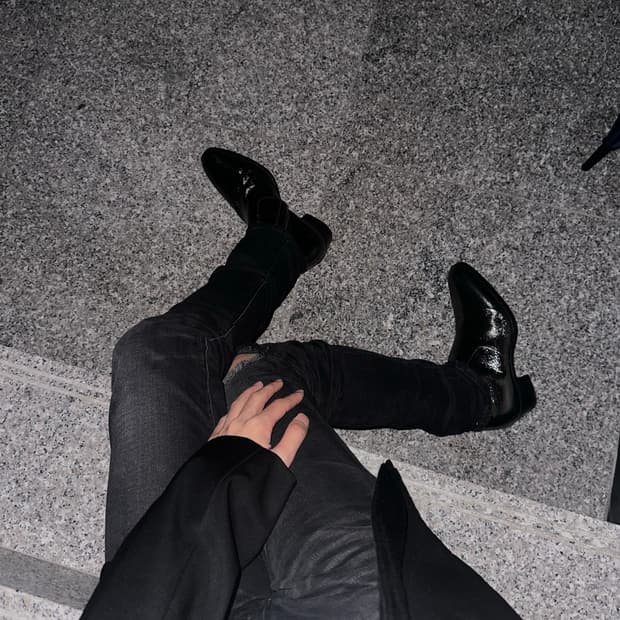 생로랑 16aw 메탈릭 실버 와이어트 부츠 42