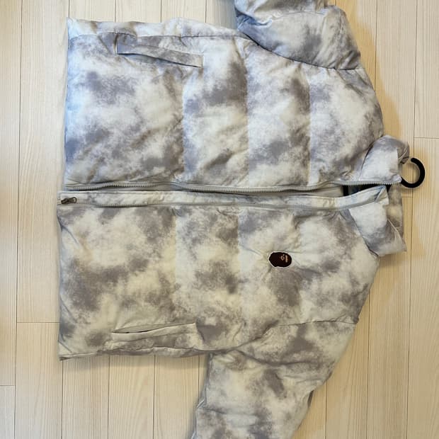 베이프 로고 패딩