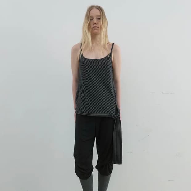 낫띵에브리띵 DIAGONAL STRIPED SLEEVELESS TOP