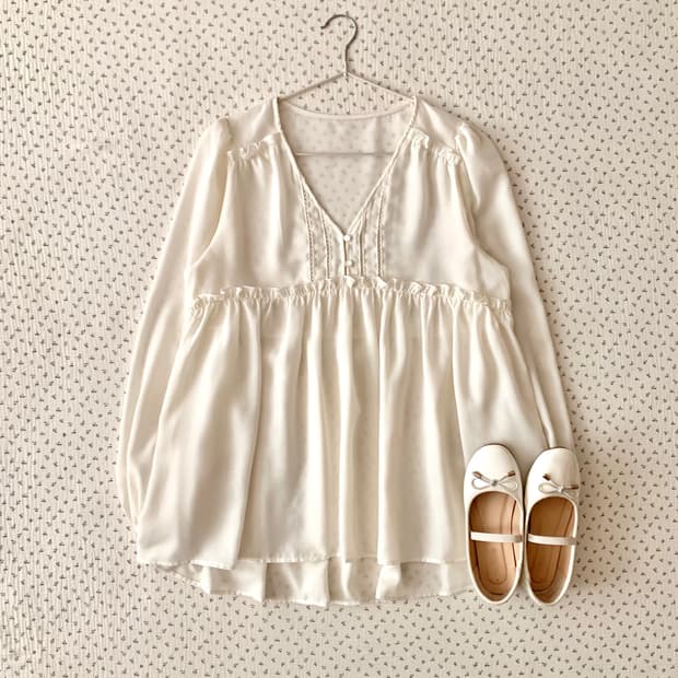 모리 프릴 블라우스