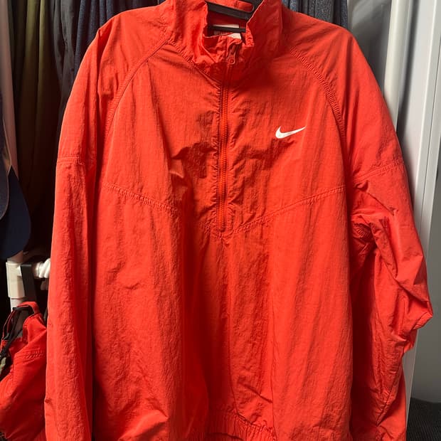 나이키 x 스투시 윈드러너 자켓 하바네로 레드