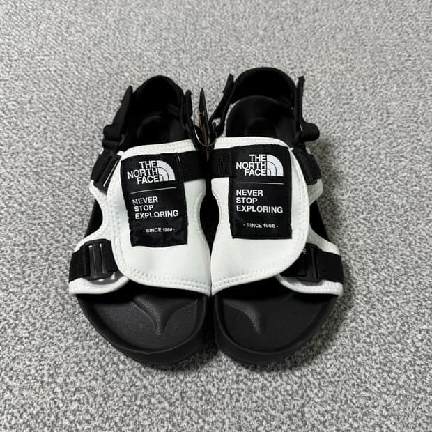 [정가 10만원 새상품] 노스페이스 샌들 240