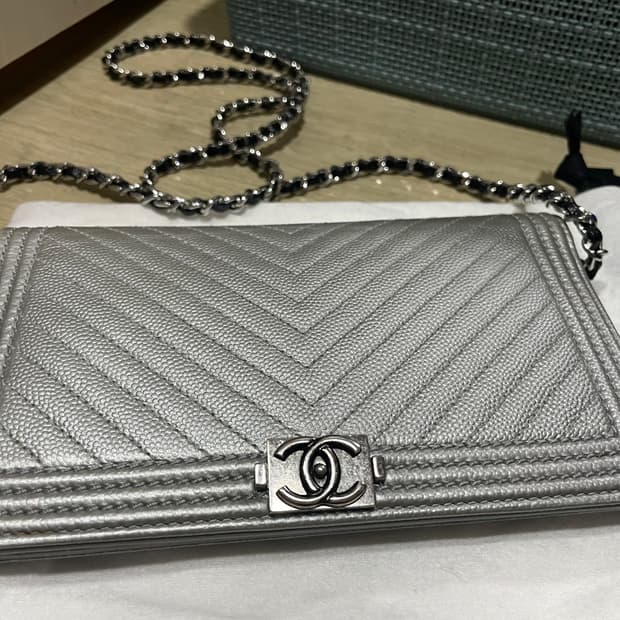 샤넬 보이 플랩지갑