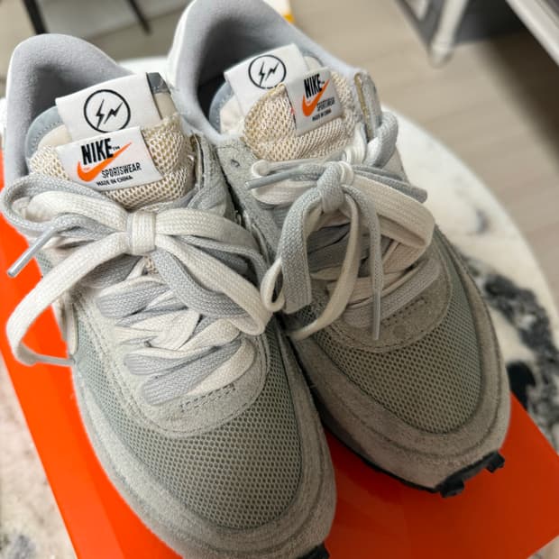 나이키 x 사카이 x 프라그먼트 LD와플 라이트 스모크 그레이