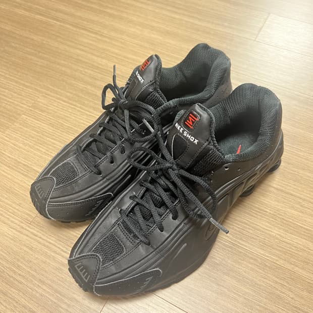 나이키 샥스 R4 블랙 290