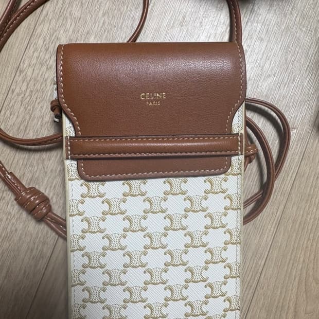 셀린느 트리오페 폰 파우치 화이트/탠