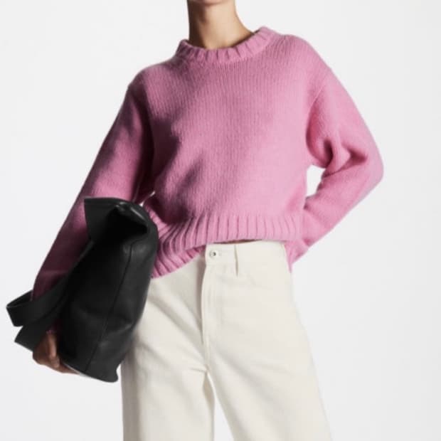 코스(COS) 릴렉스드 핏 크롭 울 알파카 니트 스웨터