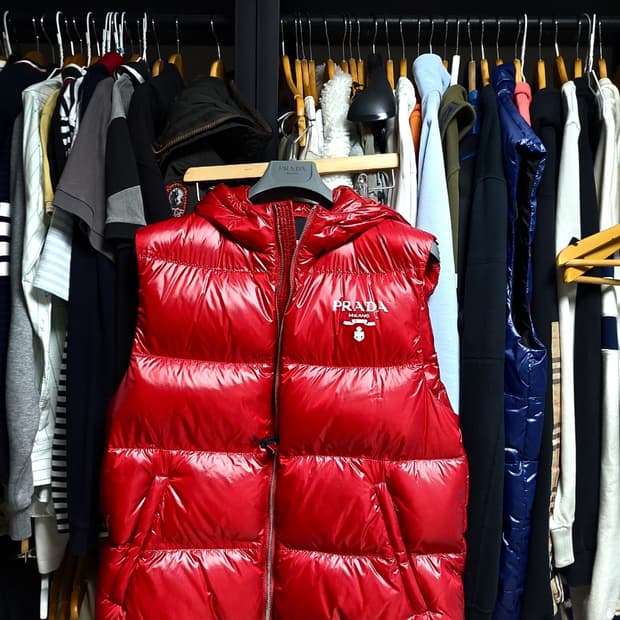 프라다 버건디 다운 패딩 조끼 m 실측100-103 백화점판