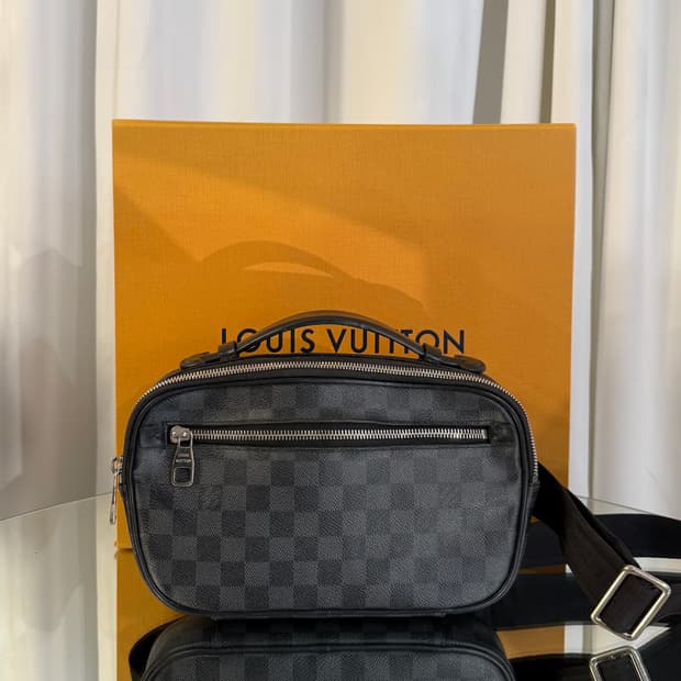 루이비통 다미에 그라파이트 앰블러 힙색 크로스백 
