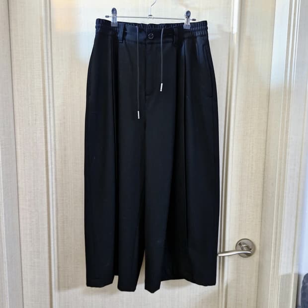 지오송지오 25FW 스트럭처 크롭 와이드 팬츠 78