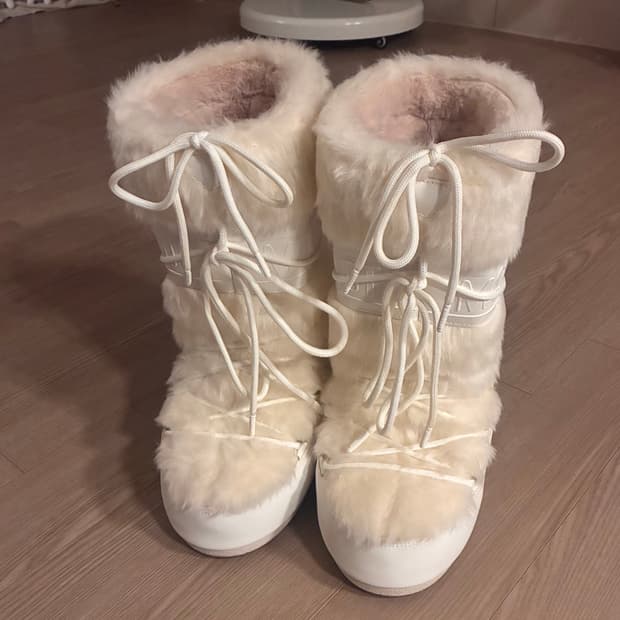 문부츠 퍼 화이트 새 제품