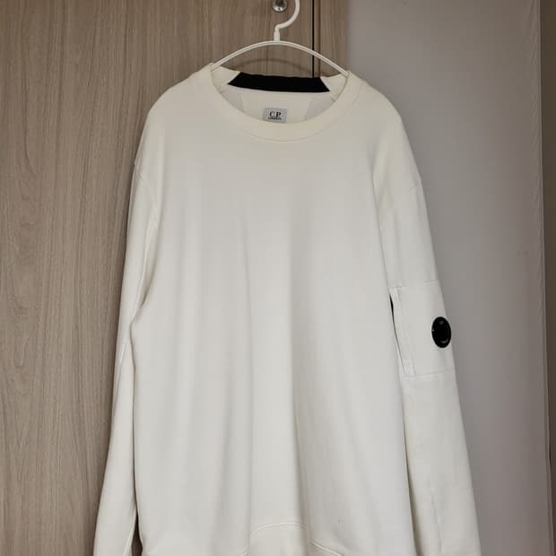 Cp컴퍼니 맨투맨 23fw 화이트 xxl