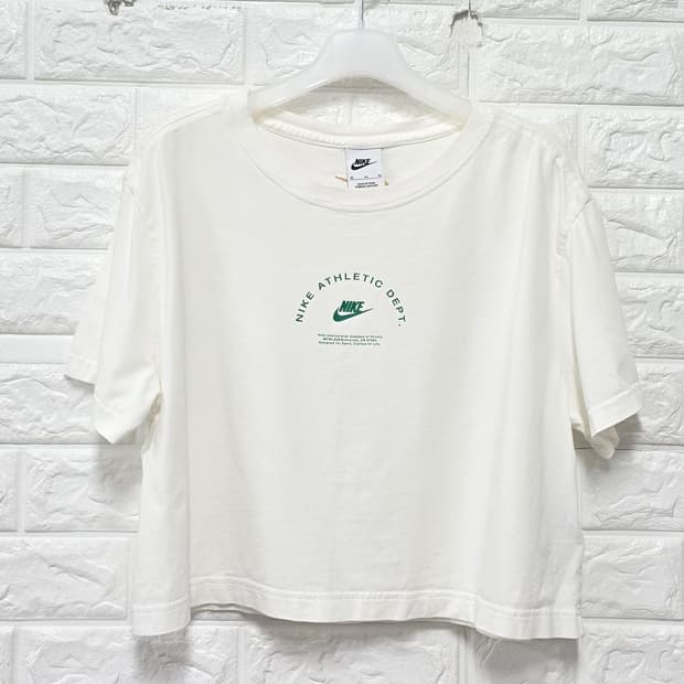나이키 화이트 크롭 반팔티 XL