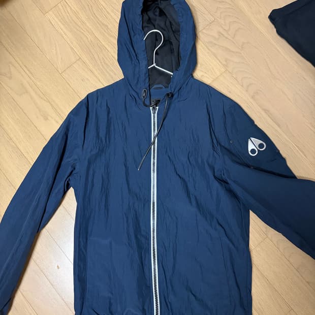 무스너클 바람막이