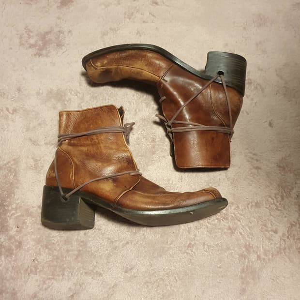 Whoop de doo lace through boots