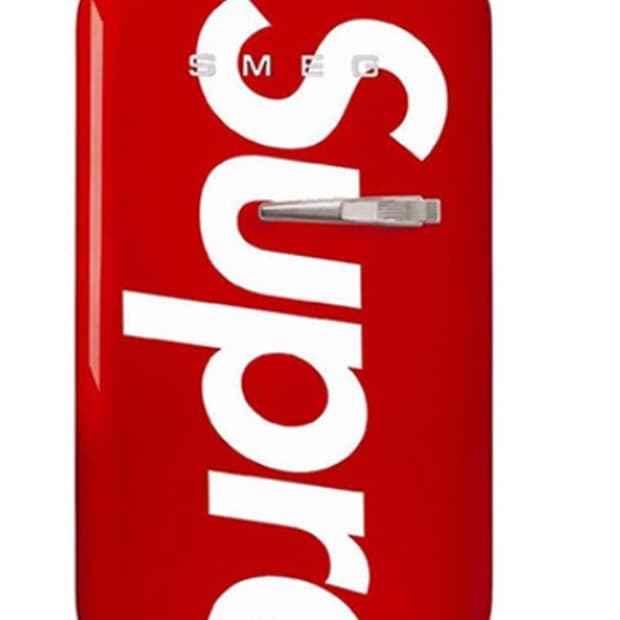 슈프림 스메그(smeg) 미니 냉장고 레드