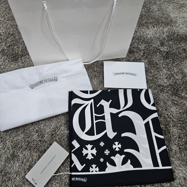 (새상품)크롬하츠 스카프 판매합니다!