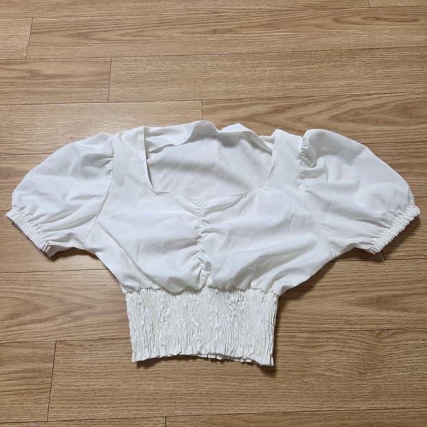 화이트 흰색 셔링 크롭 블라우스