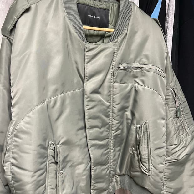 엔타이어 스튜디오 A-2 봄버