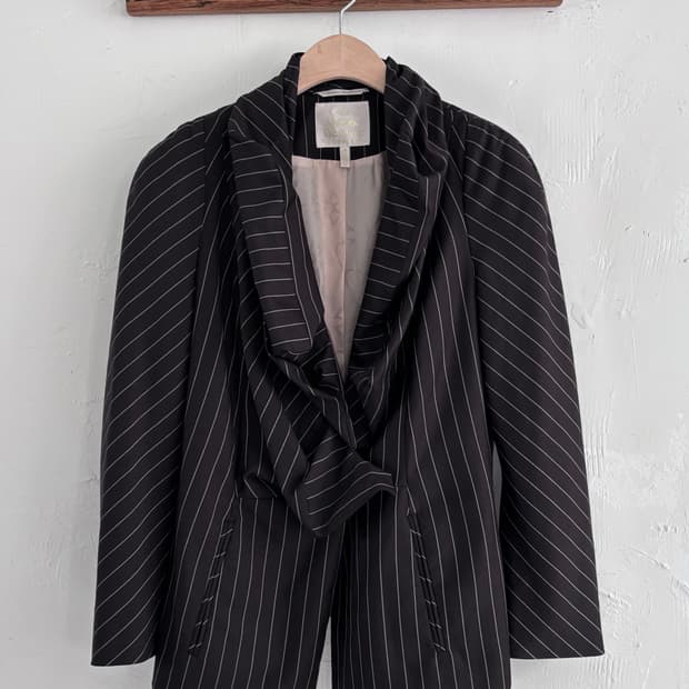 비비안웨스트우드 브라운 스트라이프 프릴 블레이저 