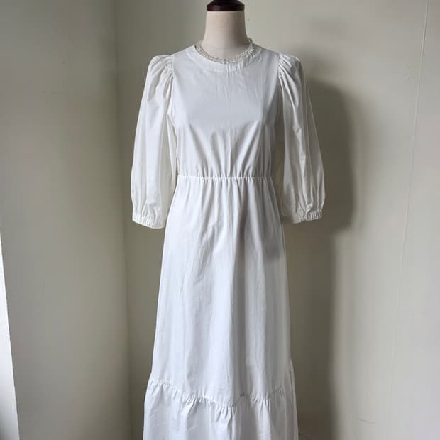 화이트 퍼프소매 롱 원피스