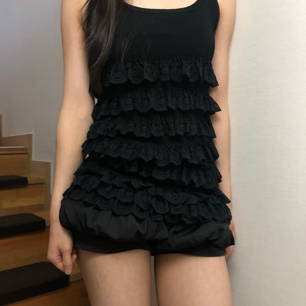빈티지 블랙 프릴 슬리브리스