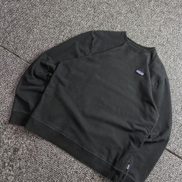 파타고니아 스몰로고 미니멀 크루넥 맨투맨 2750