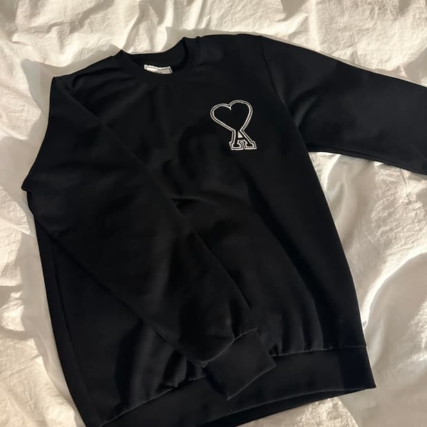 아미 AMI 빅하트 블랙 맨투맨