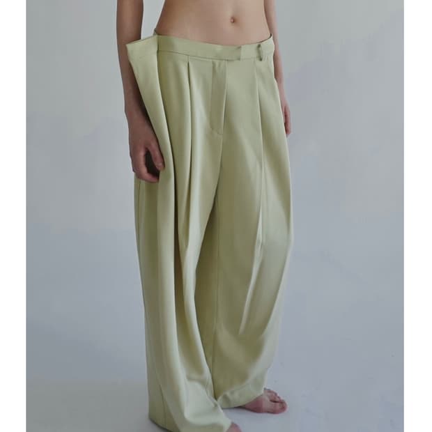 에옹쓰 unbalanced mustard slacks