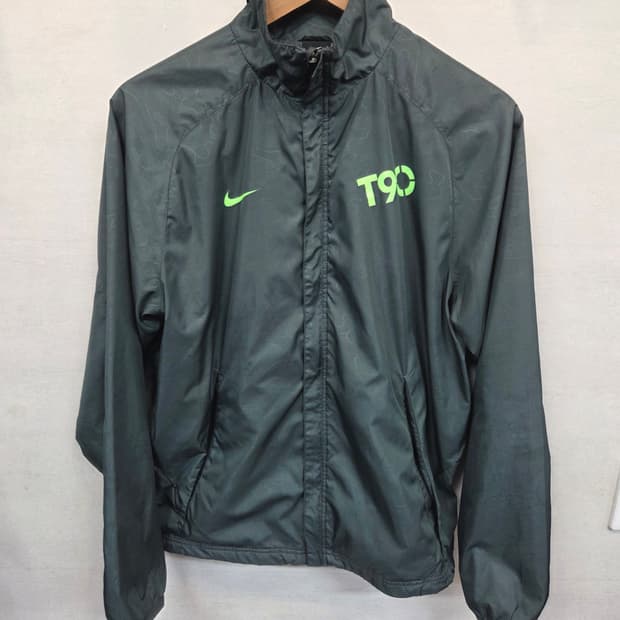 나이키 올드스쿨 t90 카모패턴 카키 바람막이 집업자켓 m