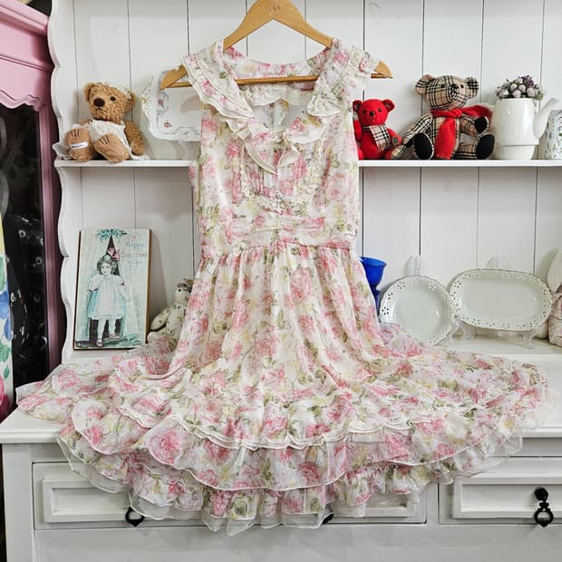 엑시즈팜(axes femme) 로즈 쉬폰 프릴 원피스