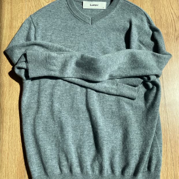 런디 lundy 브이넥 니트 m