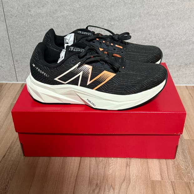 뉴발란스 퓨어셀 v5 러닝화 