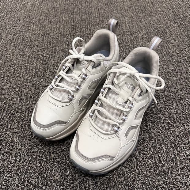 노스페이스 여성 등산화 트레킹화 운동화 235