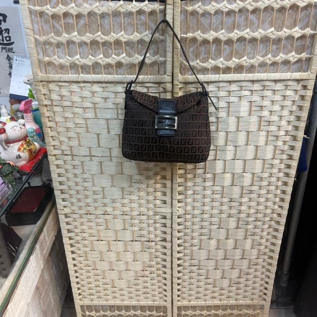 정품 펜디 주카 맘마백 팝니다