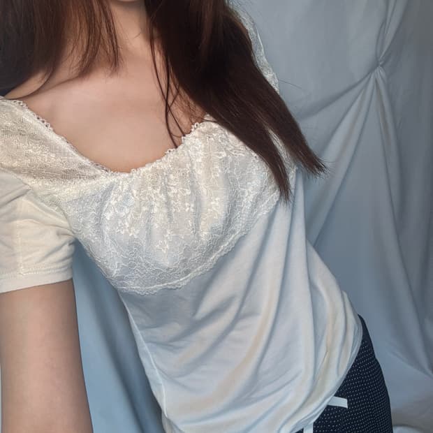 레이스 포인트 티셔츠