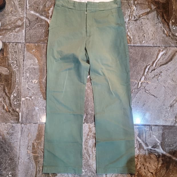 비즈빔 올리브 그린 색상 면바지