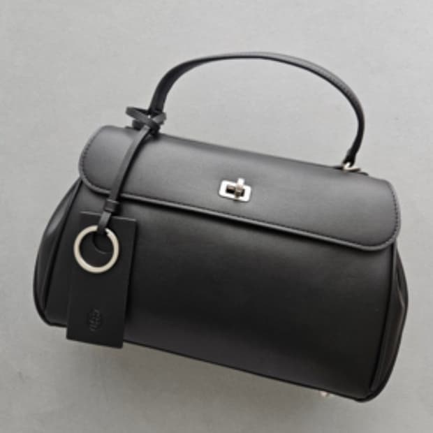 시야쥬 레더 미쉘백 S사이즈 블랙