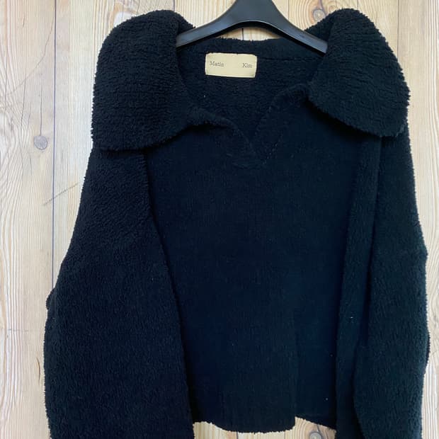 마땡킴 크롭 폴리스 니트