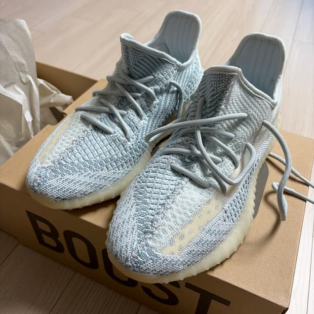 아디다스 이지 부스트 350 V2 클라우드 화이트