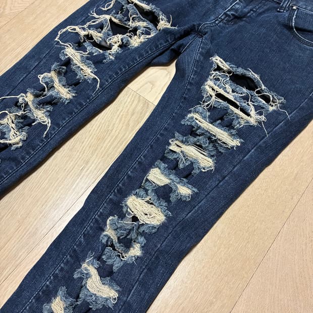 Selvage 디스트레스드 스키니진