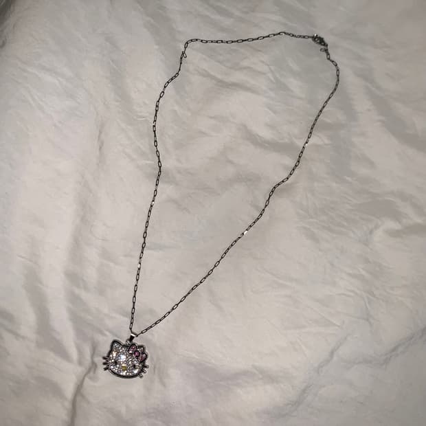 Hello kitty necklace