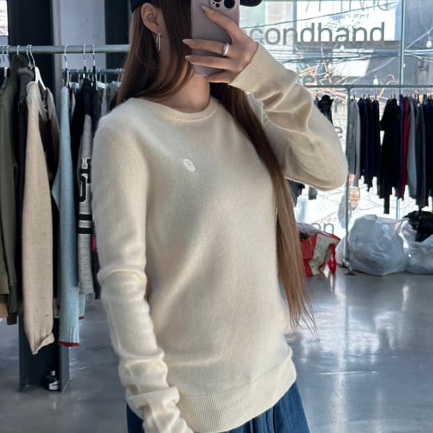 베이프 사루 자수 울 헤어리 니트스웨터