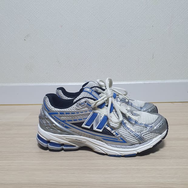 뉴발란스 1906R 실버 블루 운동화 260